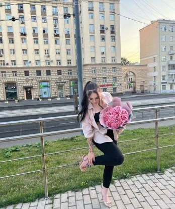 Мои креативные и нежные способности позволят тебе уйти в мир незабываемого блаженства. Я уверена, что мое опытное тело и красивое лицо покорят тебя с первого взгляда. Забудь о проблемах и погрузись со мной в море страсти и наслаждения. Я предлагаю широкий спектр услуг, которые удовлетворят все твои сокровенные фантазии. Мои возможности бесконечны, и я готова пойти на все, чтобы сделать тебя счастливым. Посмотри на мои фото и прочитай отзывы обо мне - они говорят сами за себя. Жду наслаждения и жарких встреч в Москве, чтобы сделать твои сны реальностью. Юля